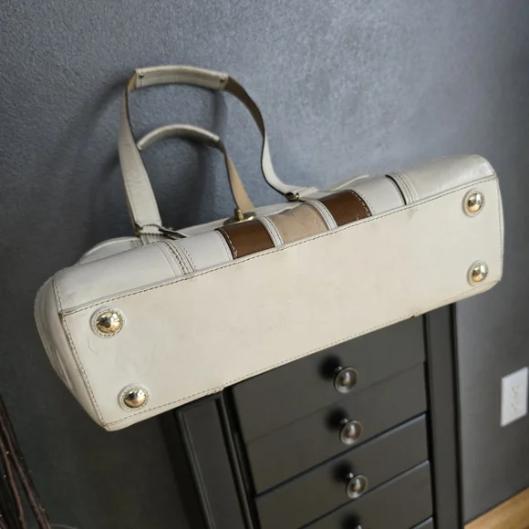 COACH Handbag Shoulder Bag. Off White with Brown and Tan Signature Logo